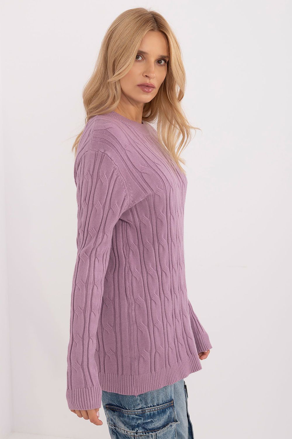 Maglione girocollo in calda viscosa con motivo a trecce