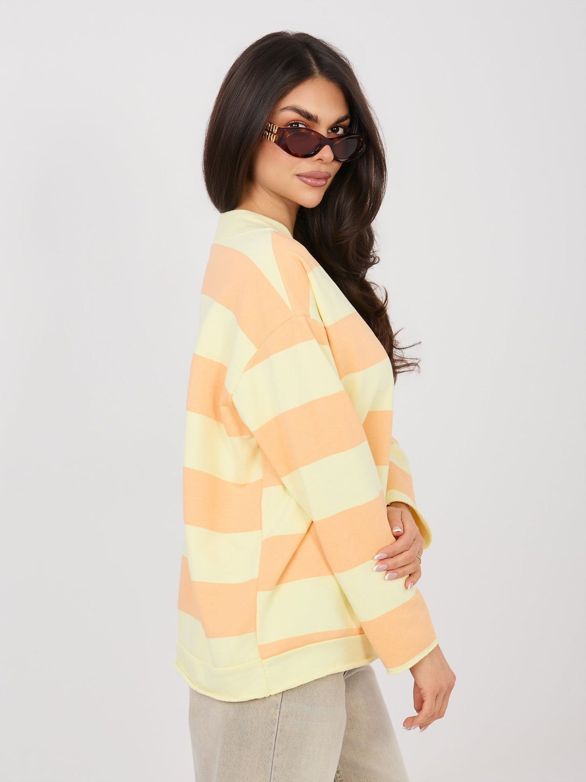 Felpa Light con Scollo a V e Motivo Strisce – Comfort Chic