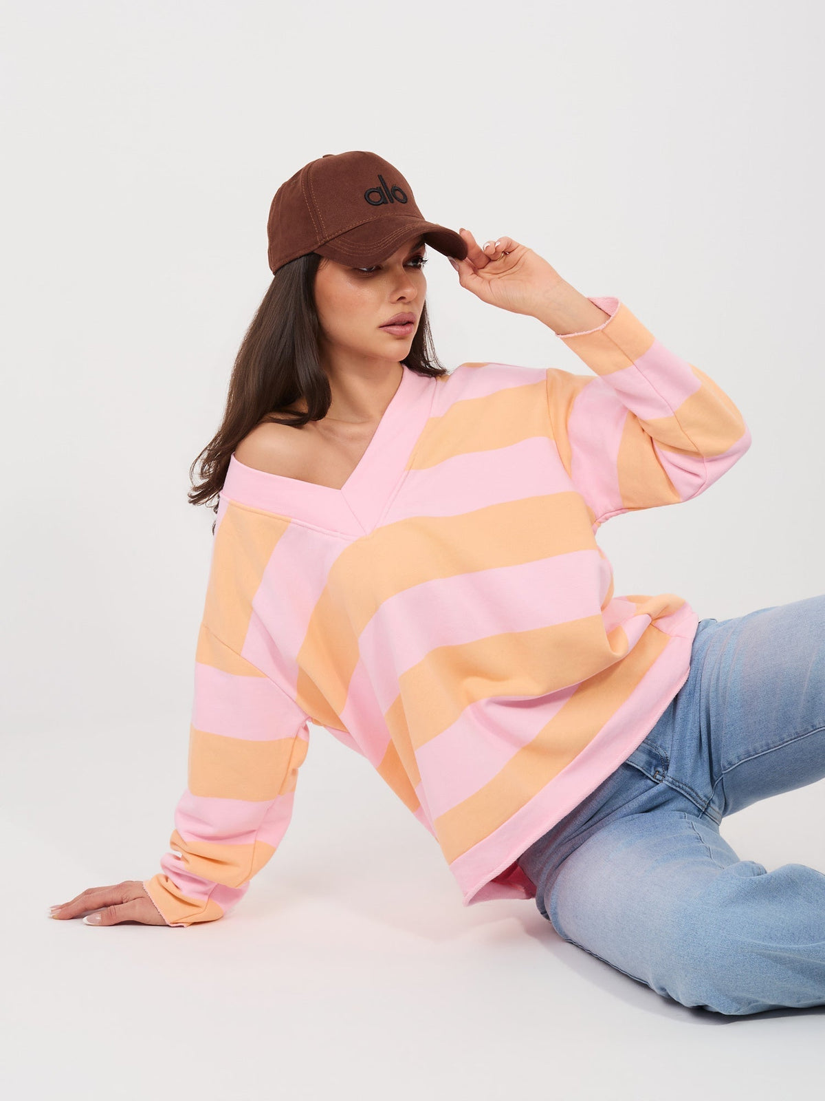 Felpa Light con Scollo a V e Motivo Strisce – Comfort Chic