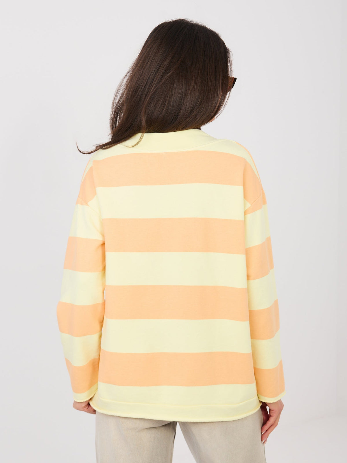 Felpa Light con Scollo a V e Motivo Strisce – Comfort Chic