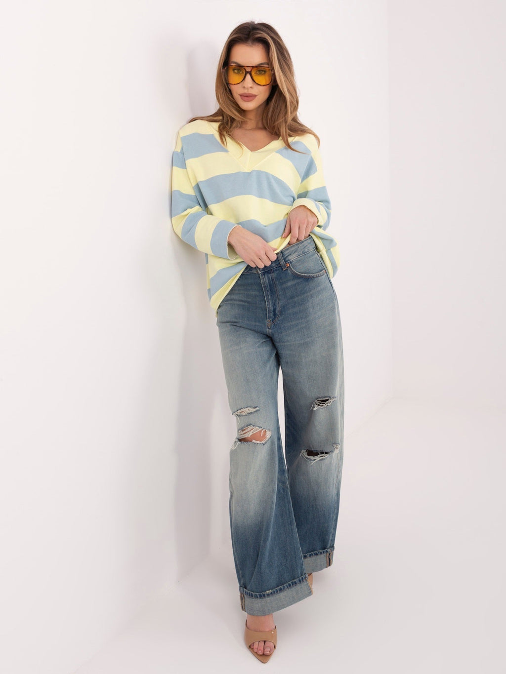 Felpa Light con Scollo a V e Motivo Strisce – Comfort Chic