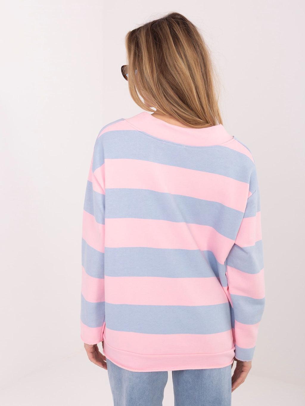 Felpa Light con Scollo a V e Motivo Strisce – Comfort Chic