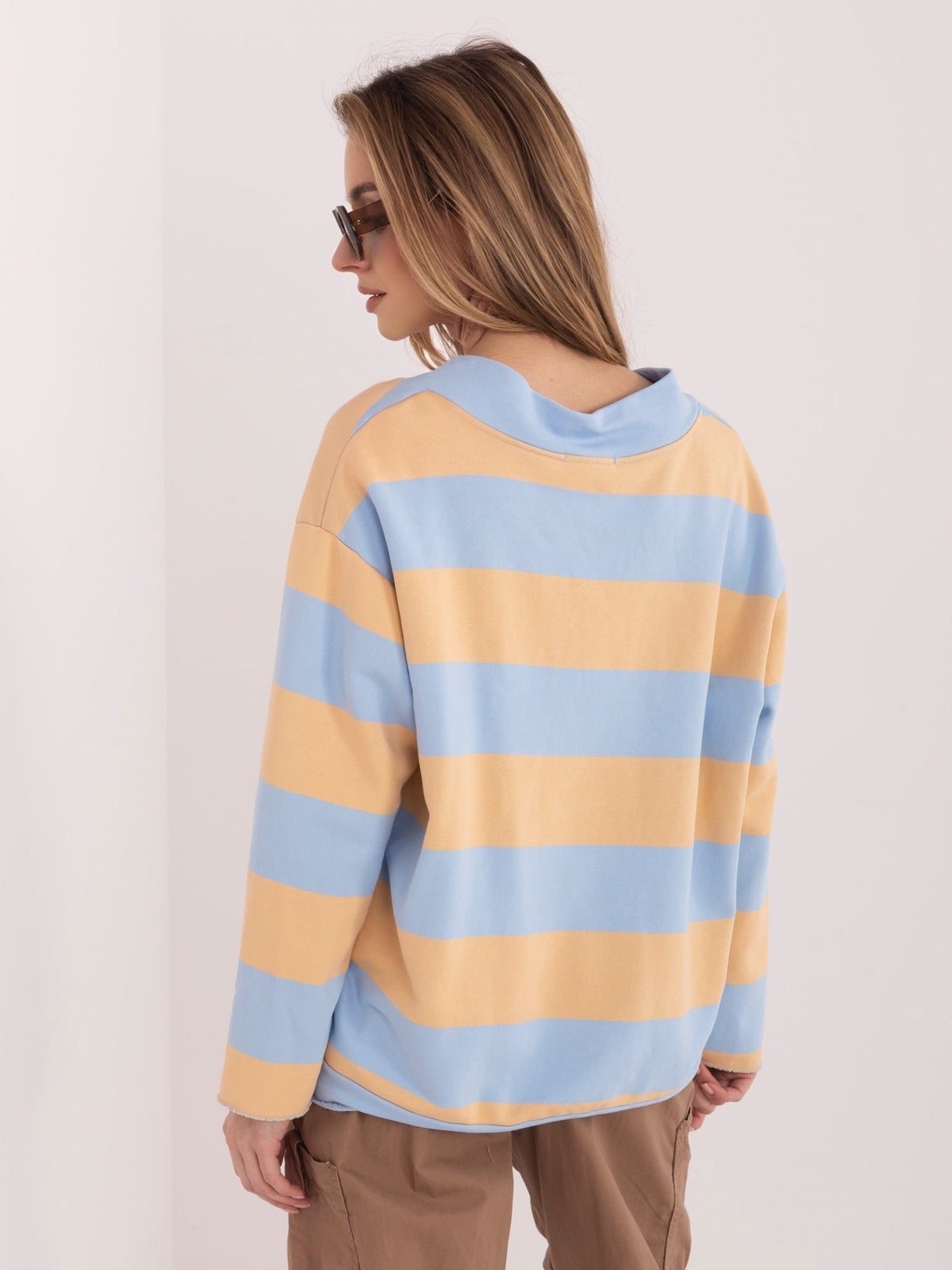 Felpa Light con Scollo a V e Motivo Strisce – Comfort Chic