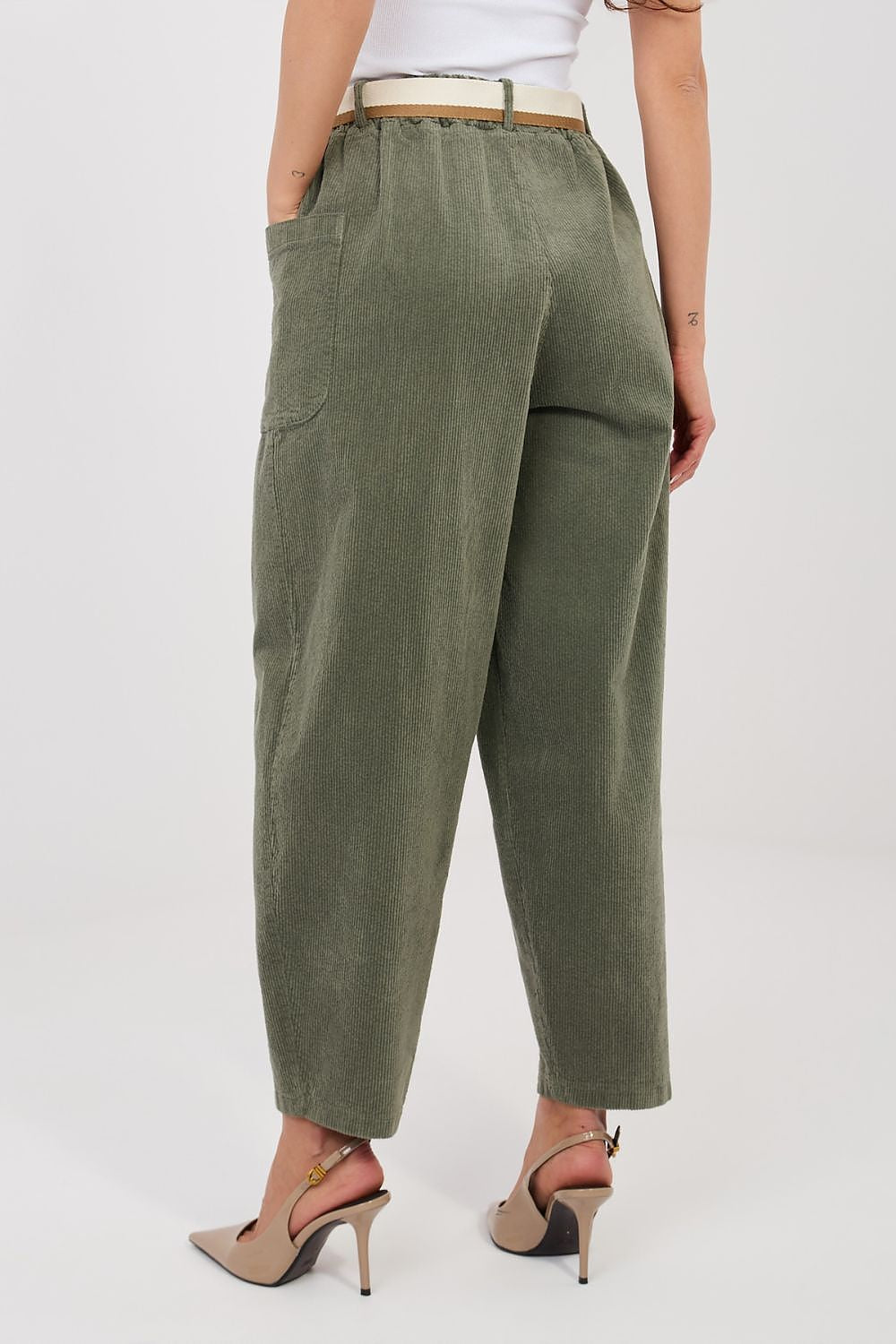 Pantaloni Carrot in Velluto a Coste con Cintura – Made