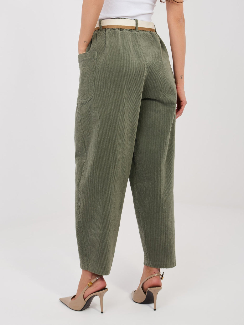 Pantaloni Carrot in Velluto a Coste con Cintura – Made