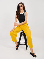 Pantaloni Carrot in Velluto a Coste con Cintura – Made