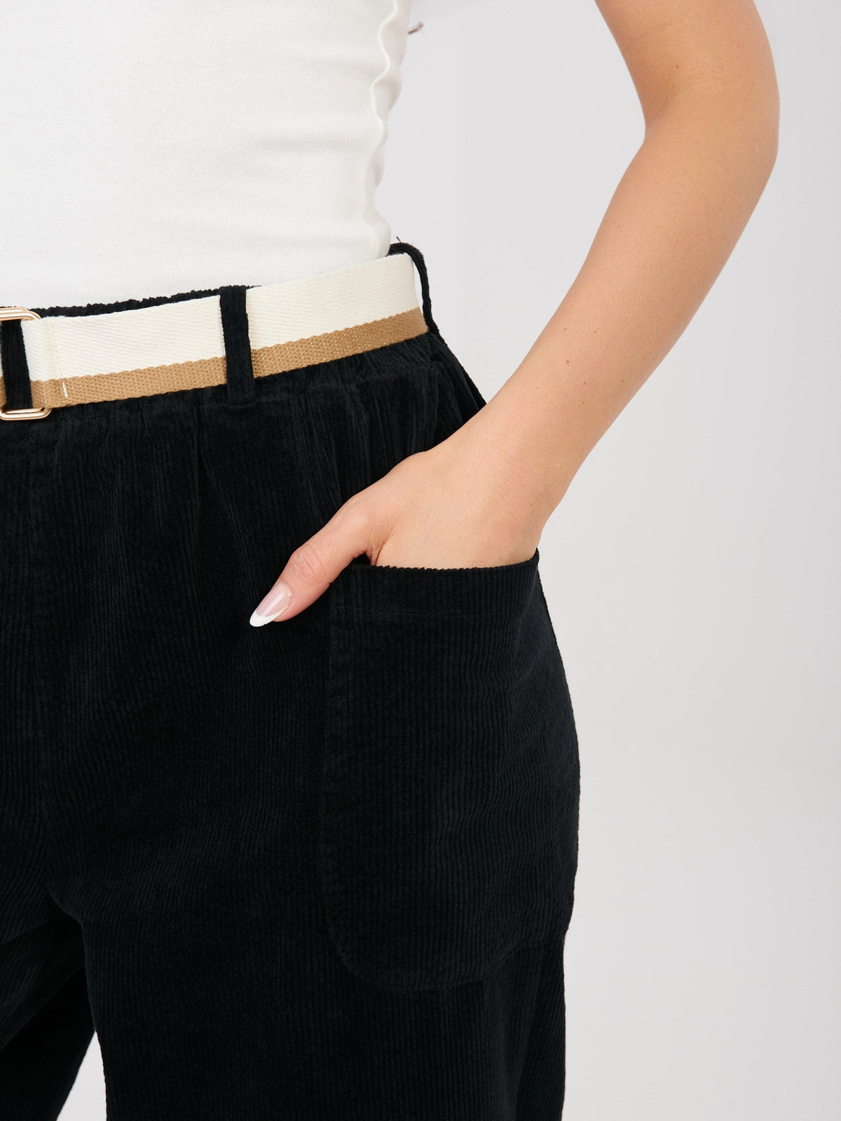 Pantaloni Carrot in Velluto a Coste con Cintura – Made