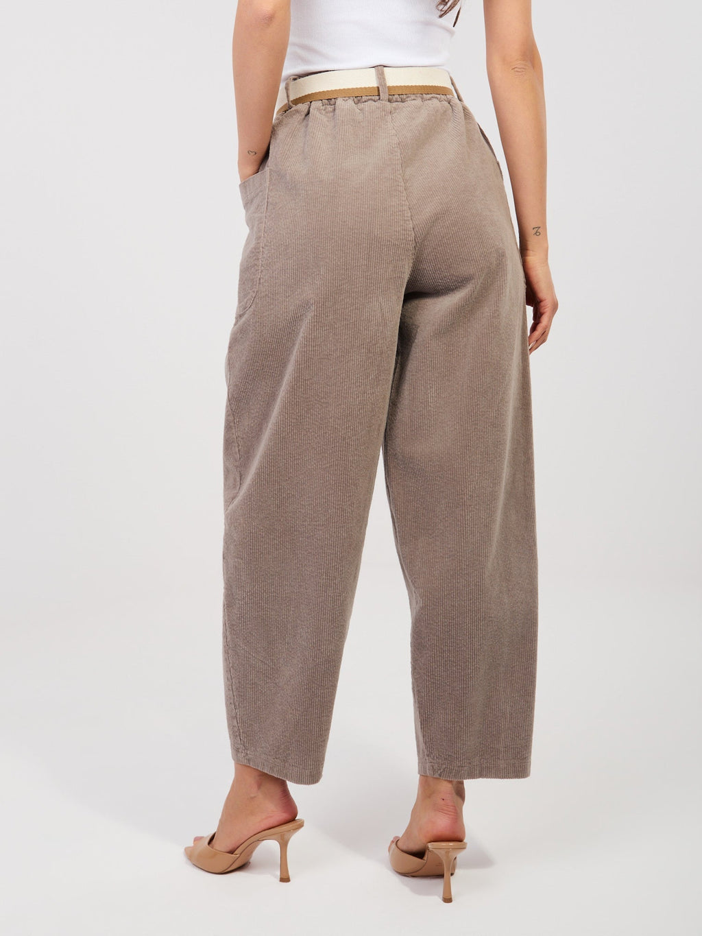 Pantaloni Carrot in Velluto a Coste con Cintura – Made