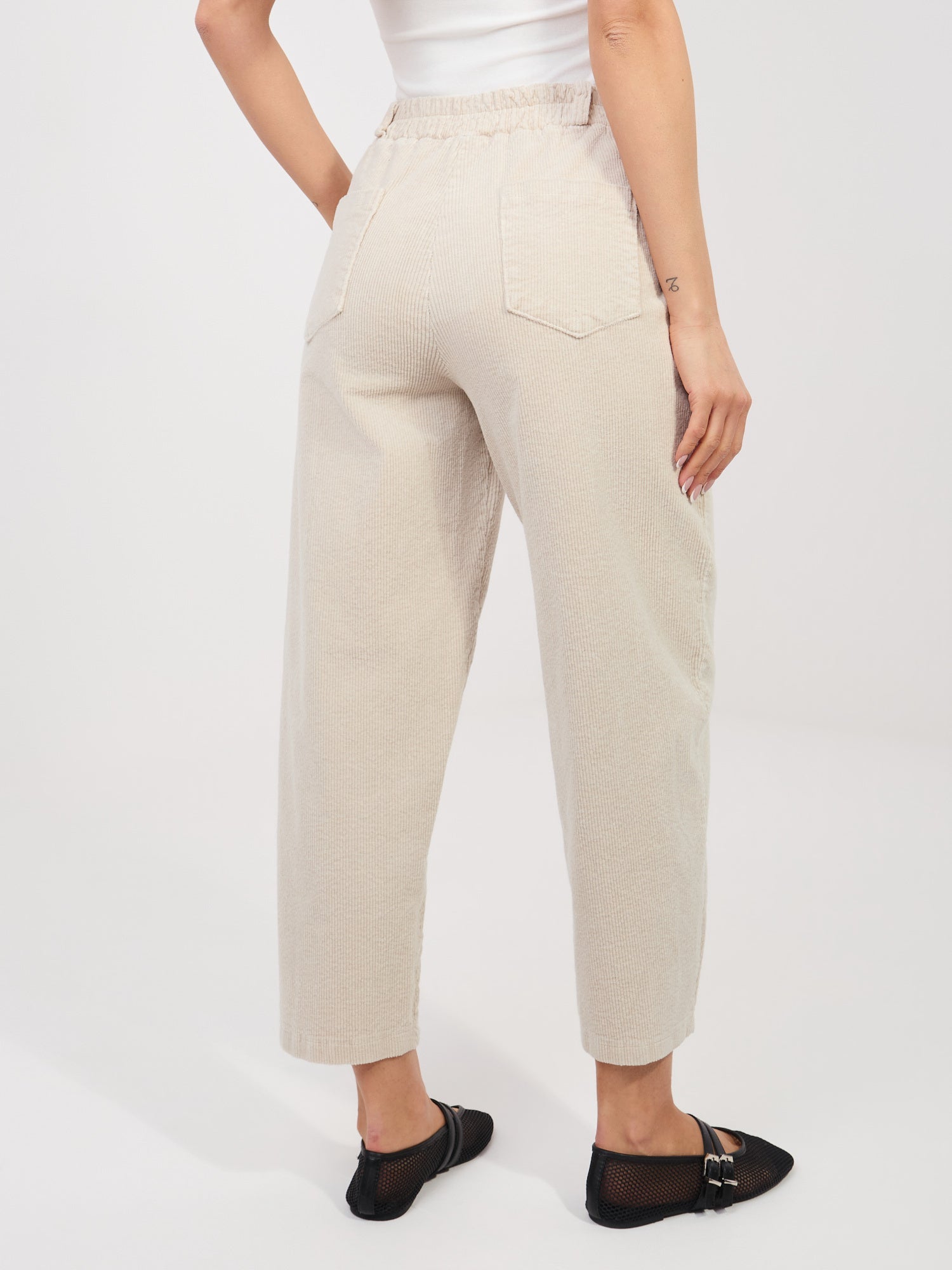 Pantaloni Carrot in Velluto a Coste Vita Alta (Bianca)