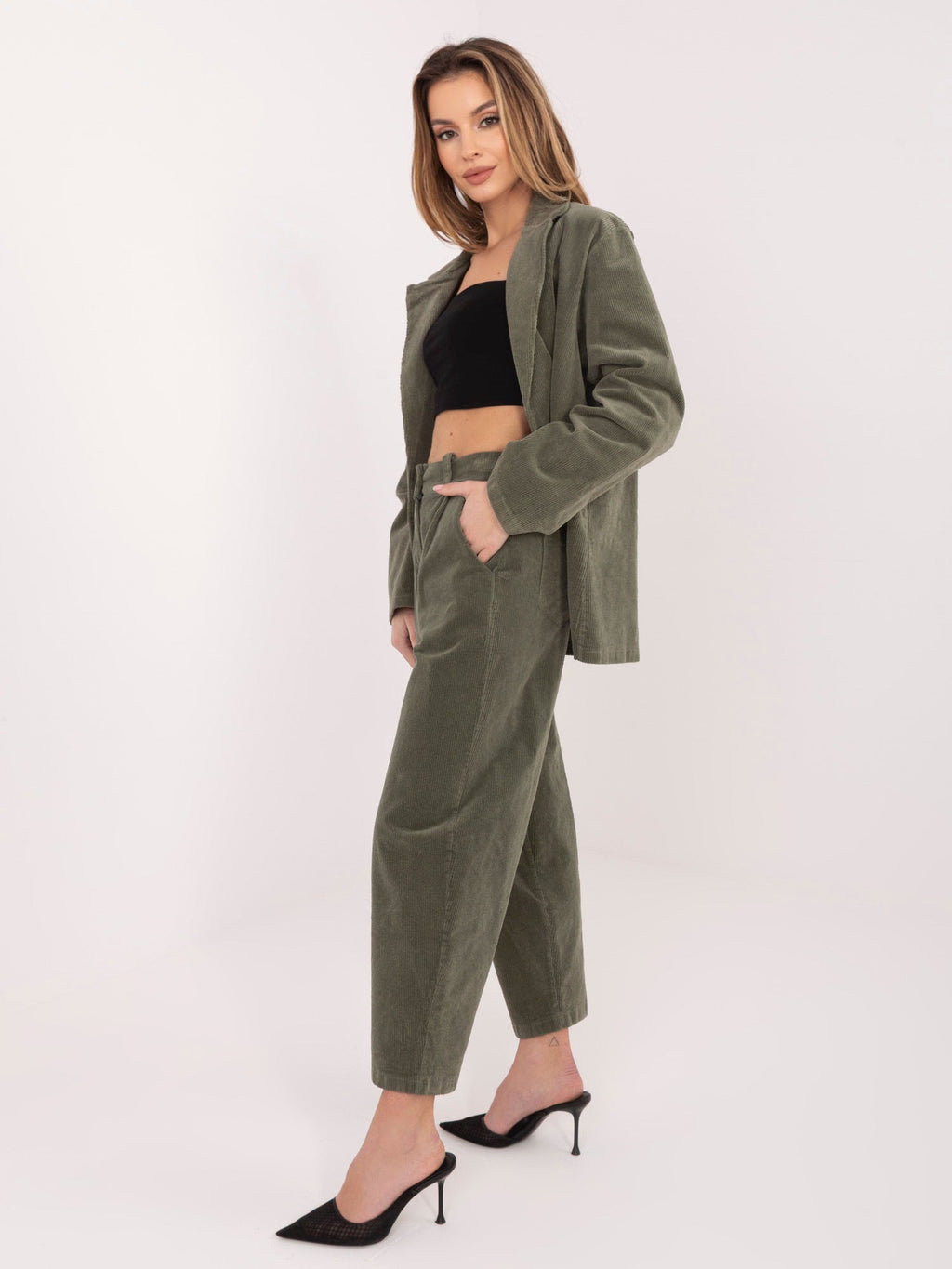 Pantaloni Carrot in Velluto a Coste Vita Alta (Bianca)