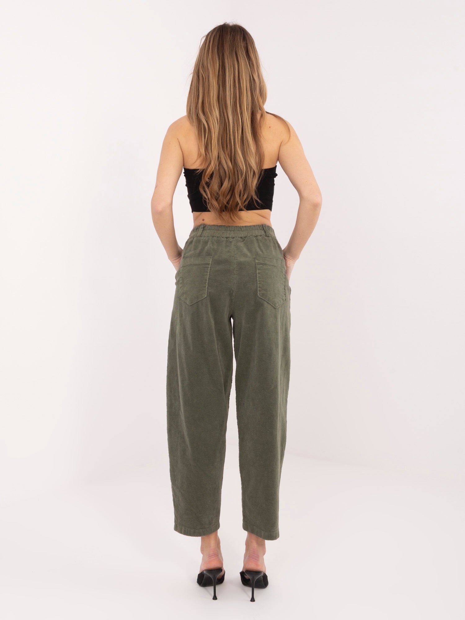 Pantaloni Carrot in Velluto a Coste Vita Alta (Bianca)