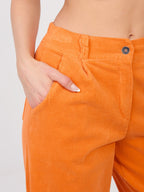 Pantaloni Carrot in Velluto a Coste Vita Alta (Bianca)