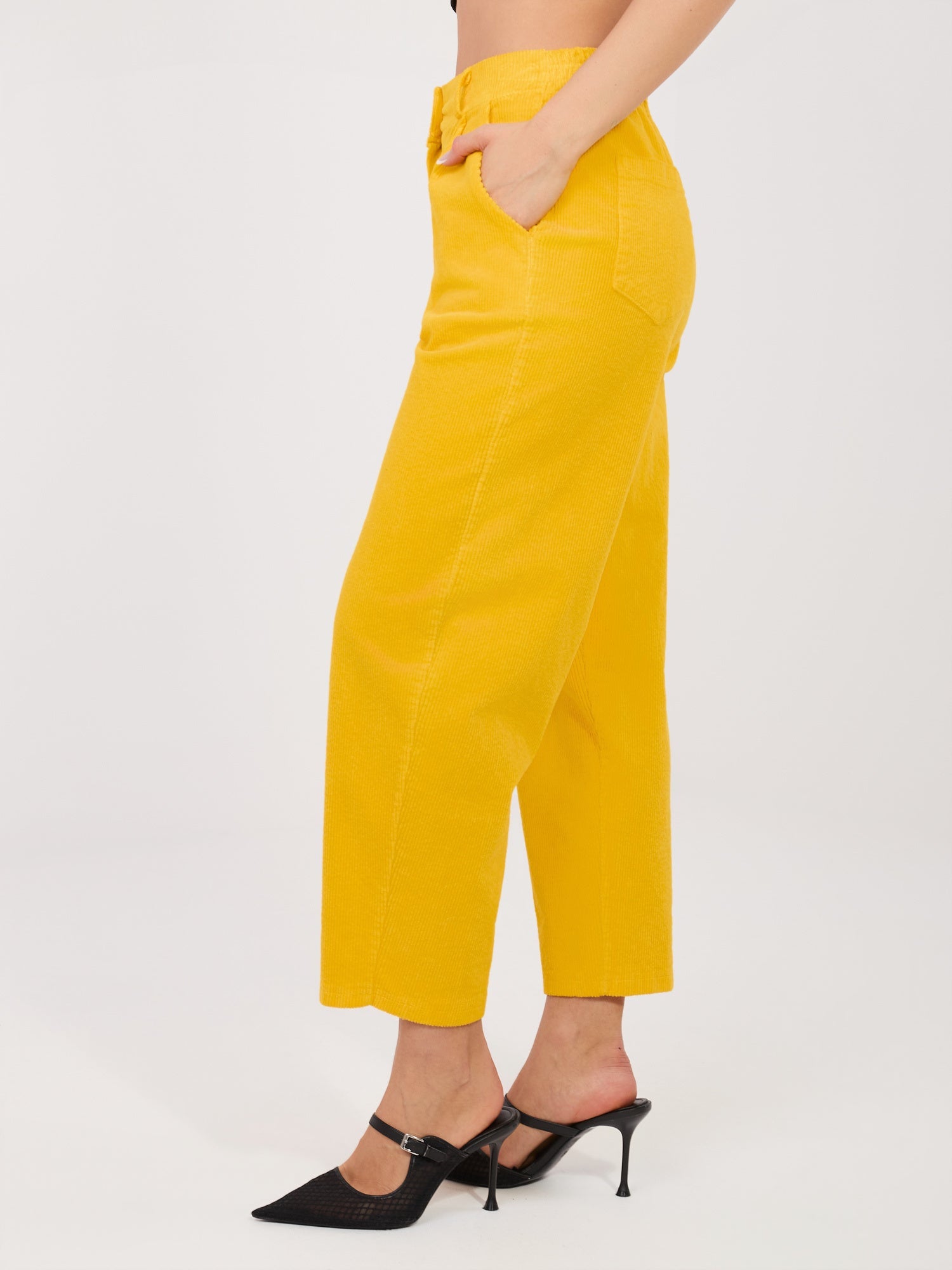 Pantaloni Carrot in Velluto a Coste Vita Alta (Bianca)