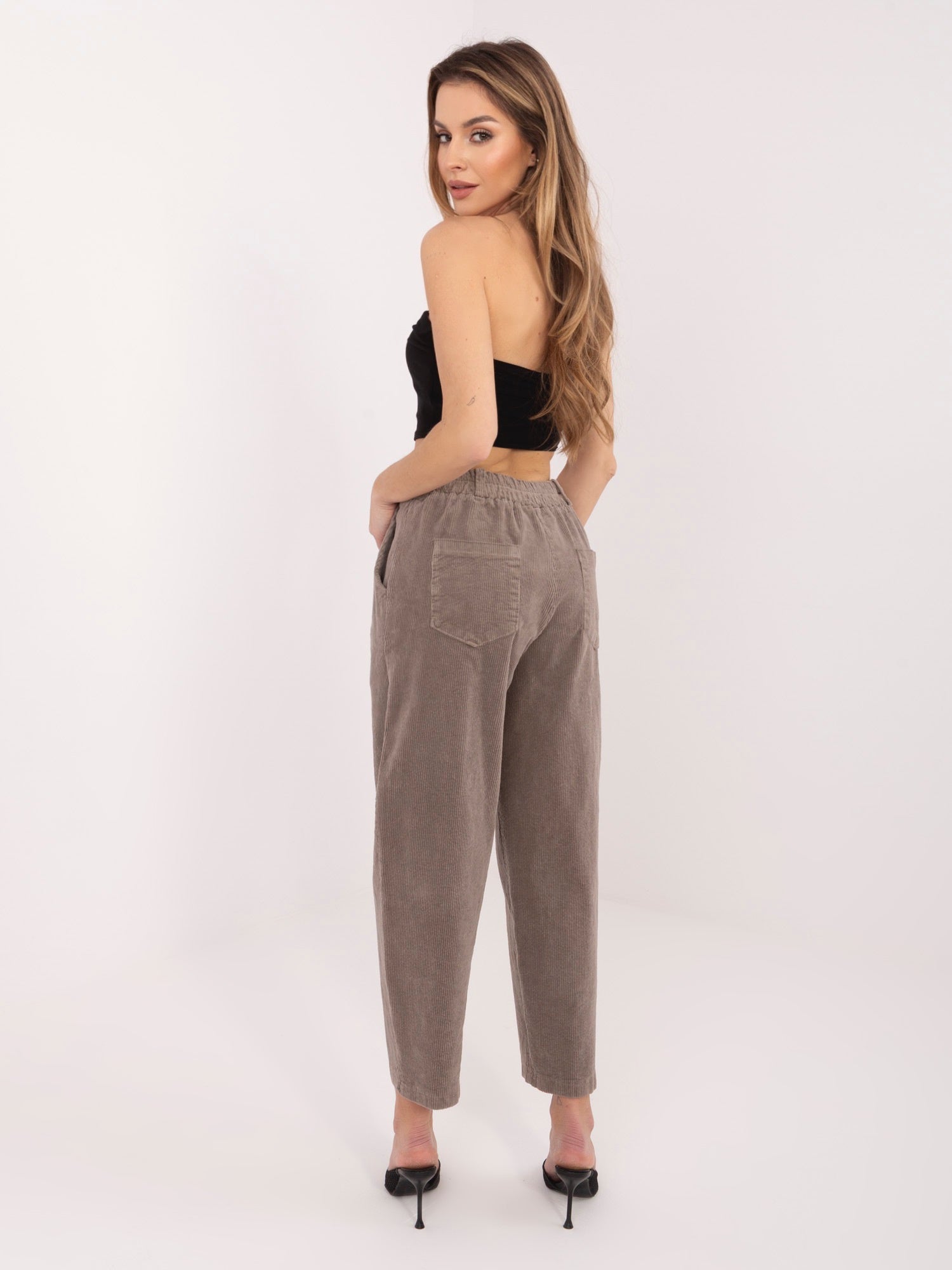 Pantaloni Carrot in Velluto a Coste Vita Alta (Bianca)