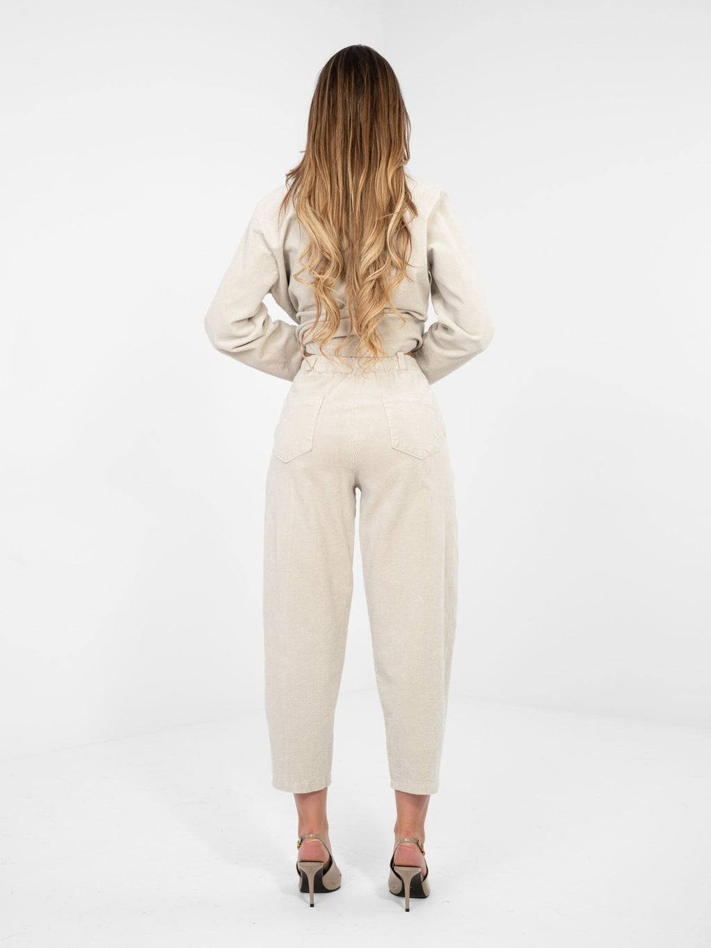 Pantaloni Carrot in Velluto a Coste Vita Alta (Bianca)