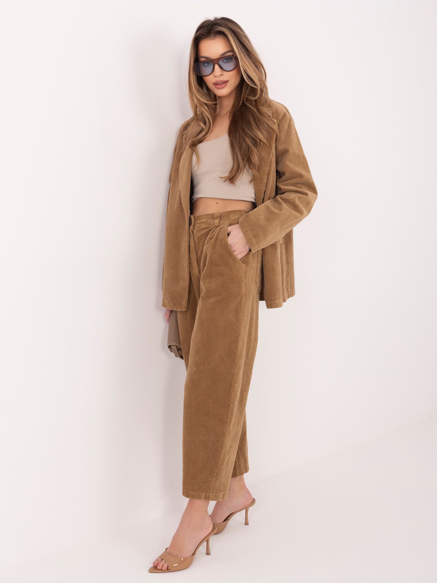 Pantaloni Carrot in Velluto a Coste Vita Alta (Bianca)