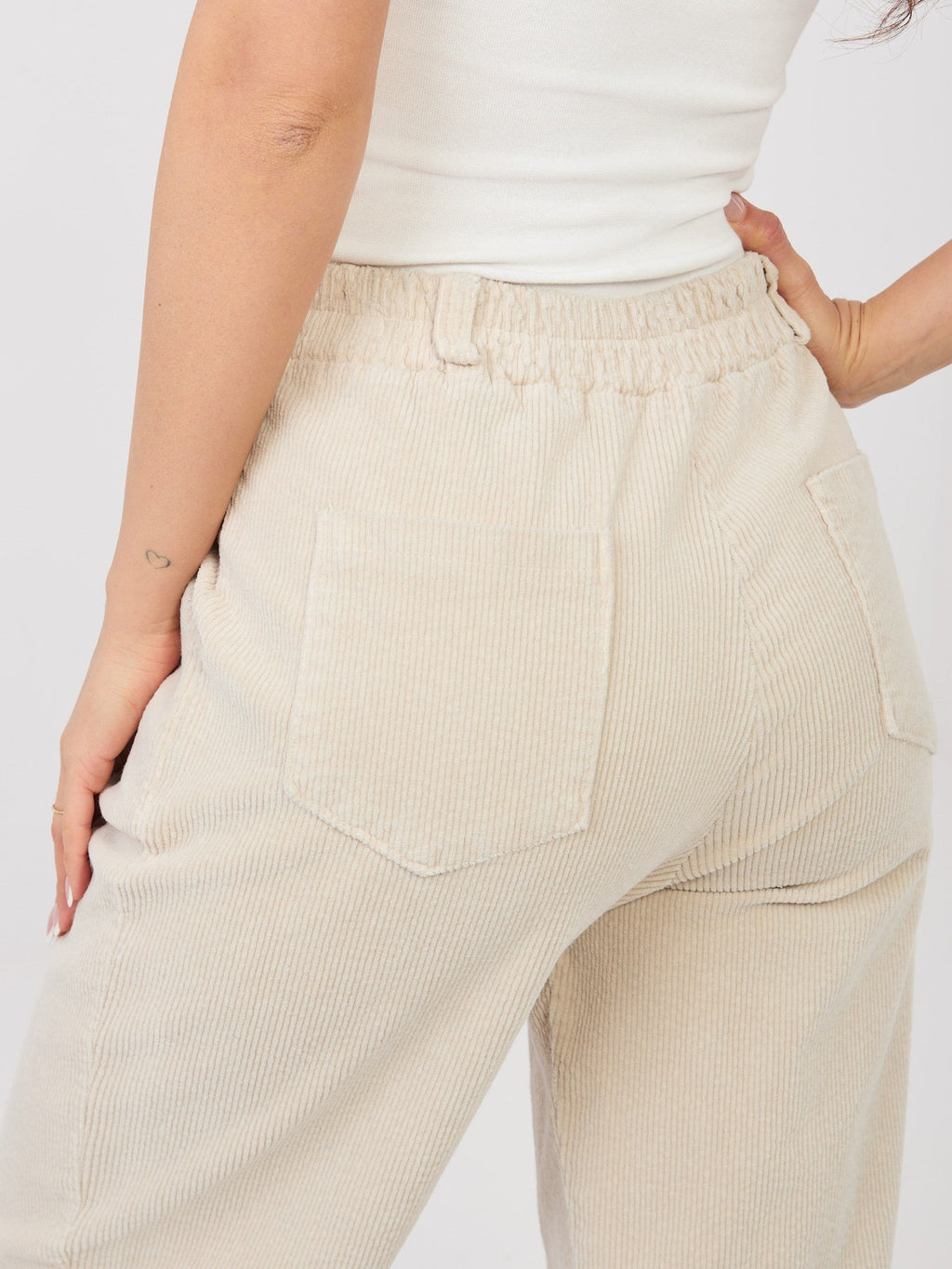 Pantaloni Carrot in Velluto a Coste Vita Alta (Bianca)