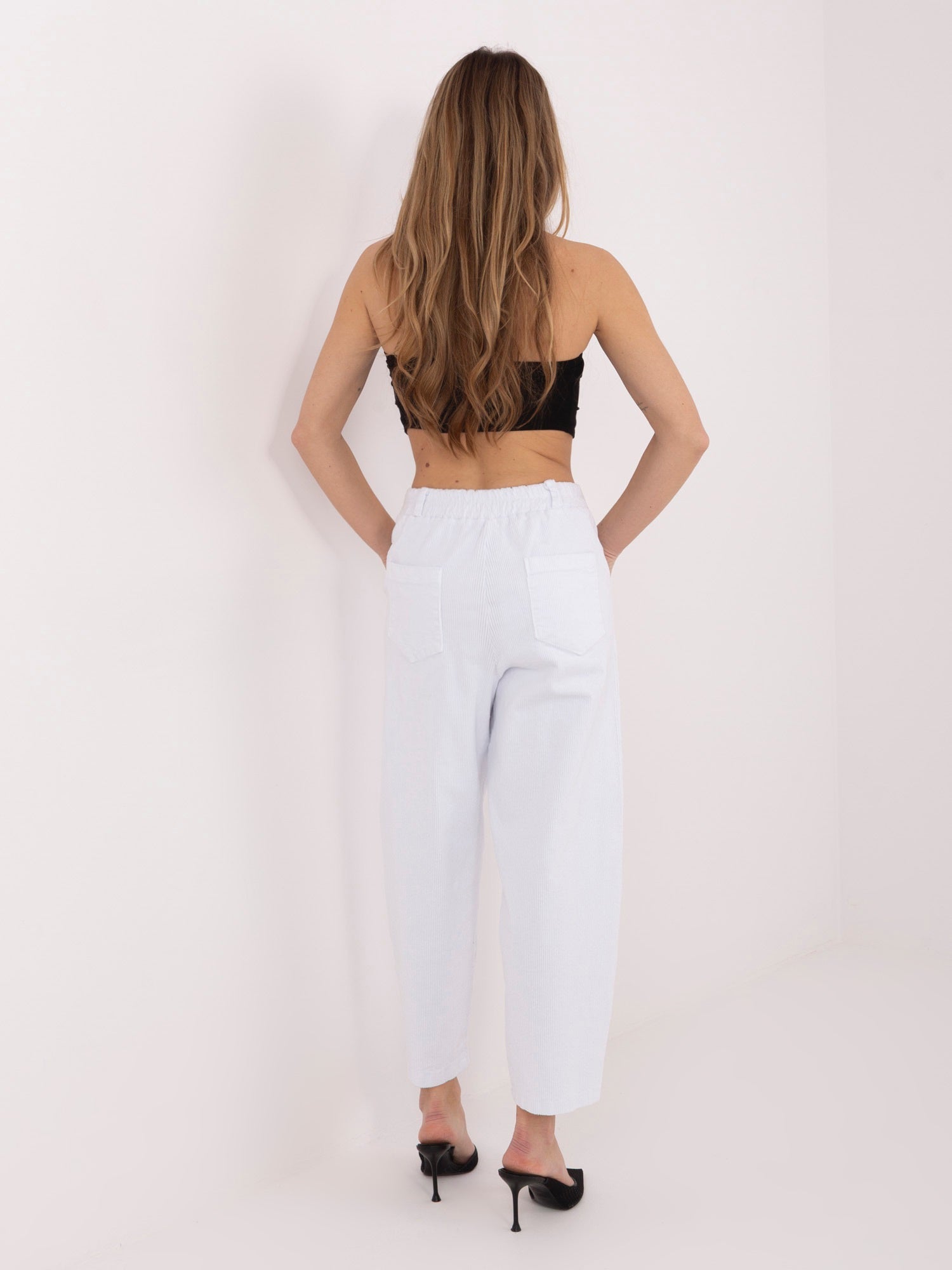 Pantaloni Carrot in Velluto a Coste Vita Alta (Bianca)