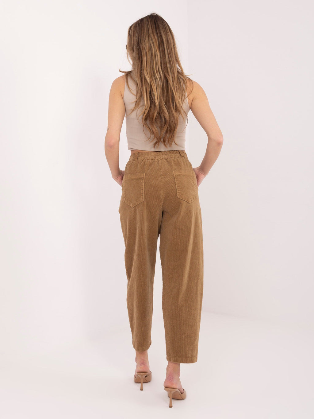 Pantaloni Carrot in Velluto a Coste Vita Alta (Bianca)