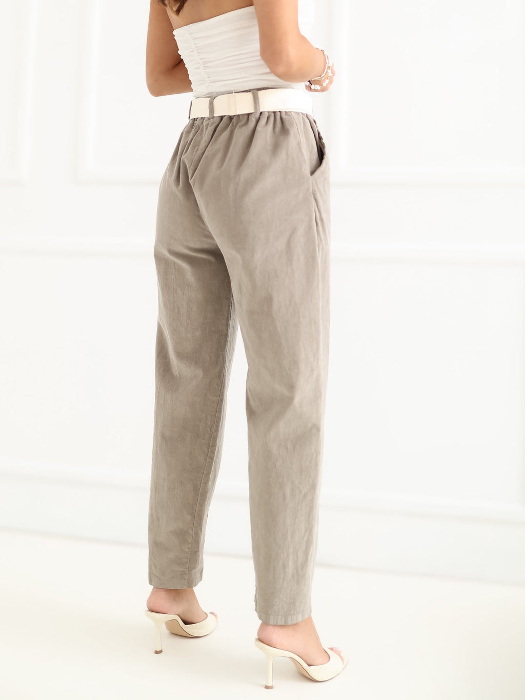 Pantaloni Modello Carrot in Cotone Stretch a costine