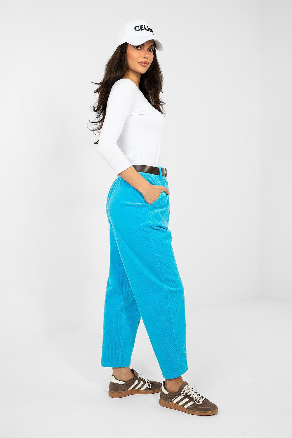 Pantaloni in velluto a coste modello carrot con vita alta