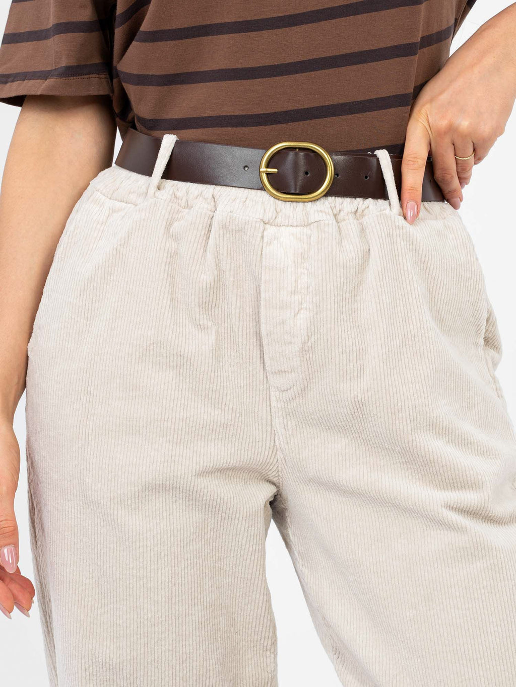 Pantaloni in velluto a coste modello carrot con vita alta