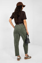 Pantaloni in velluto a coste modello carrot con vita alta