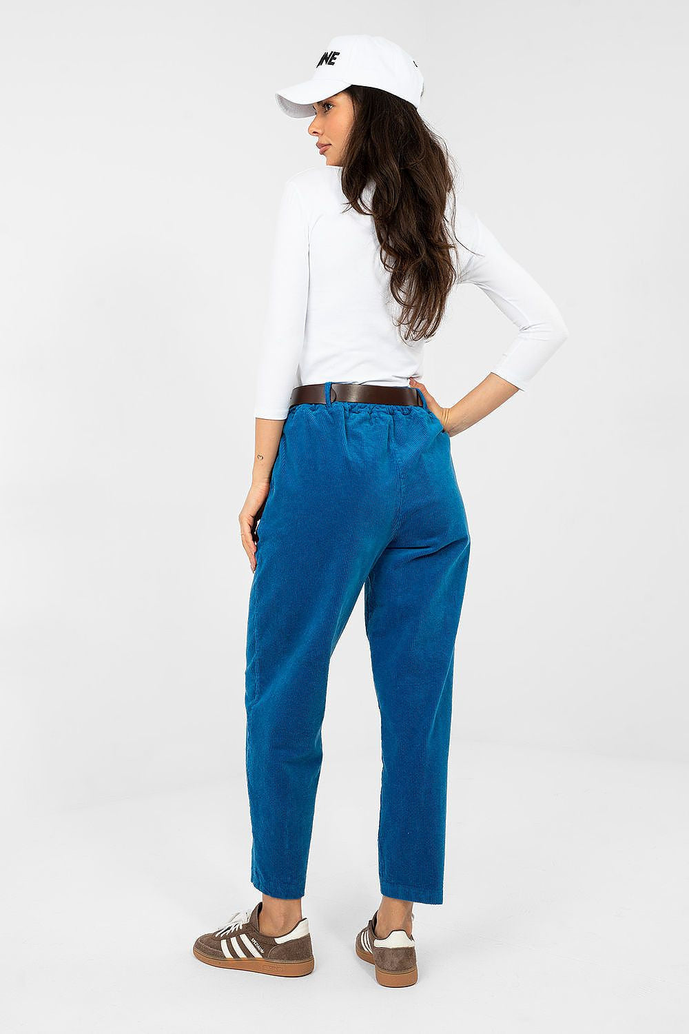 Pantaloni in velluto a coste modello carrot con vita alta