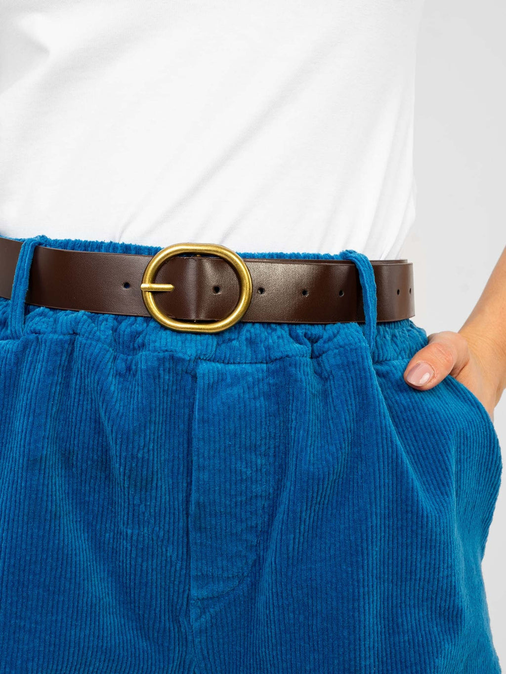 Pantaloni in velluto a coste modello carrot con vita alta