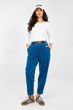 Pantaloni in velluto a coste modello carrot con vita alta