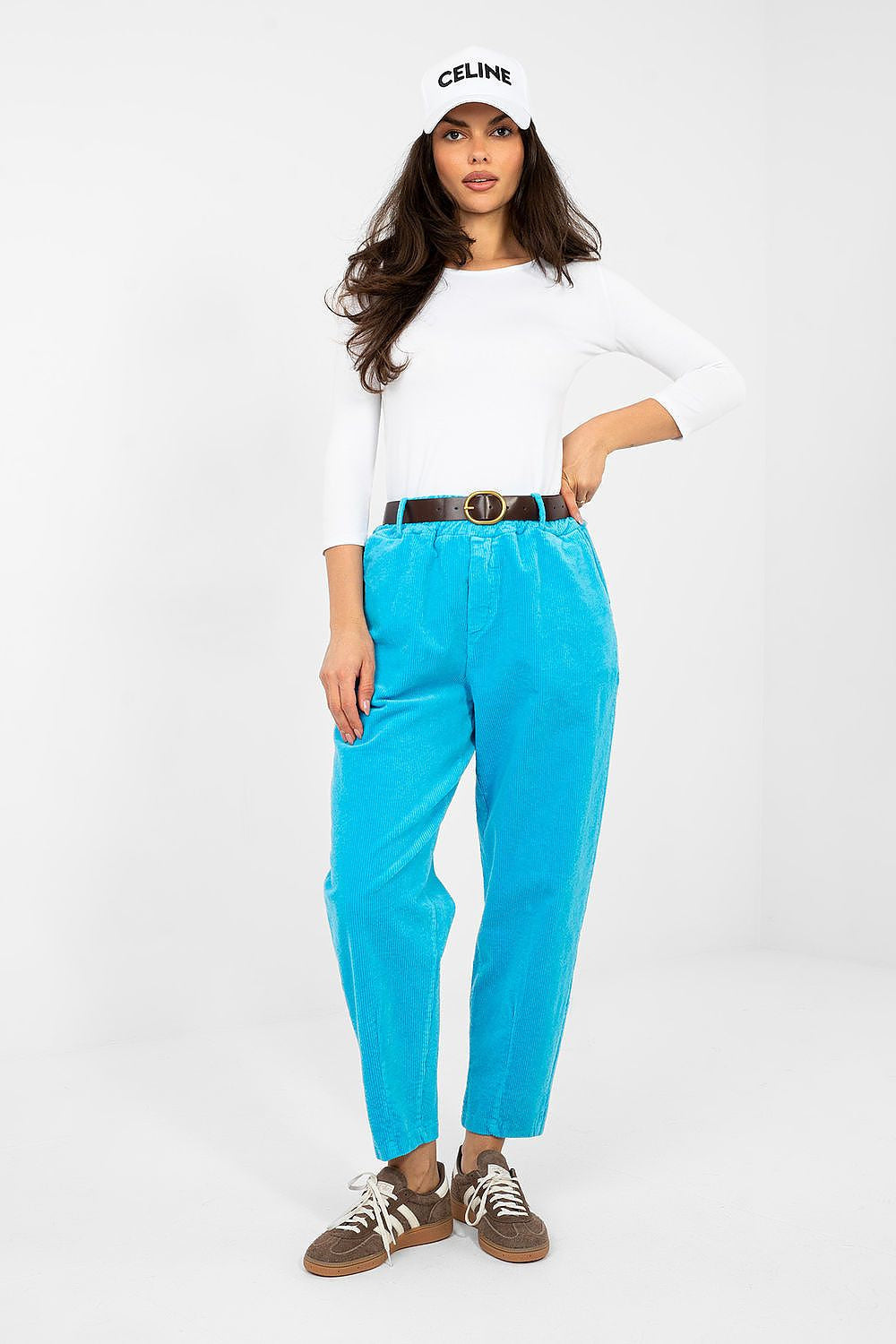 Pantaloni in velluto a coste modello carrot con vita alta