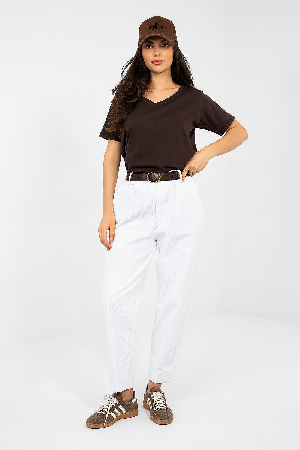Pantaloni in velluto a coste modello carrot con vita alta