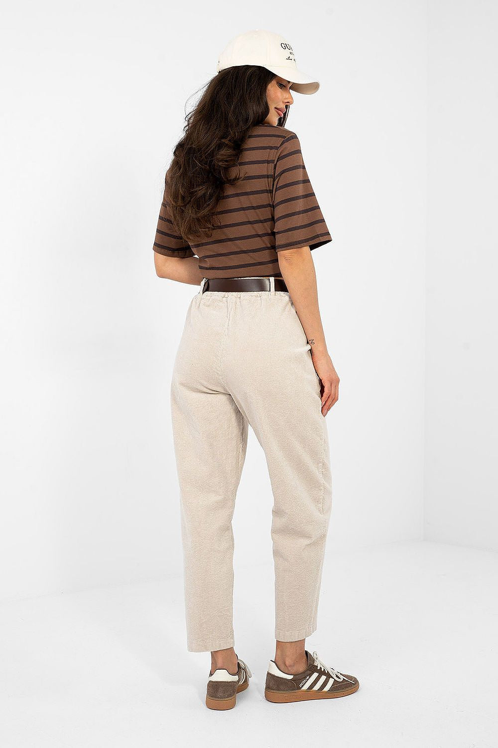 Pantaloni in velluto a coste modello carrot con vita alta