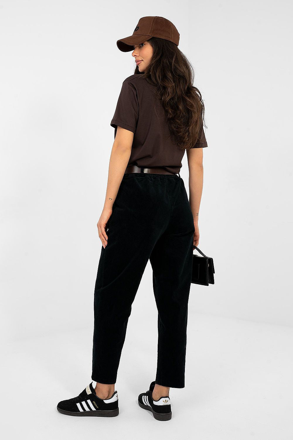 Pantaloni in velluto a coste modello carrot con vita alta