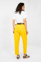 Pantaloni in velluto a coste modello carrot con vita alta