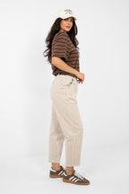 Pantaloni in velluto a coste modello carrot con vita alta