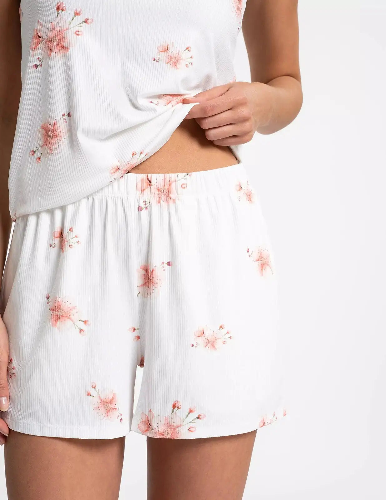 Pigiama da donna estivo – texture a costine e romantica