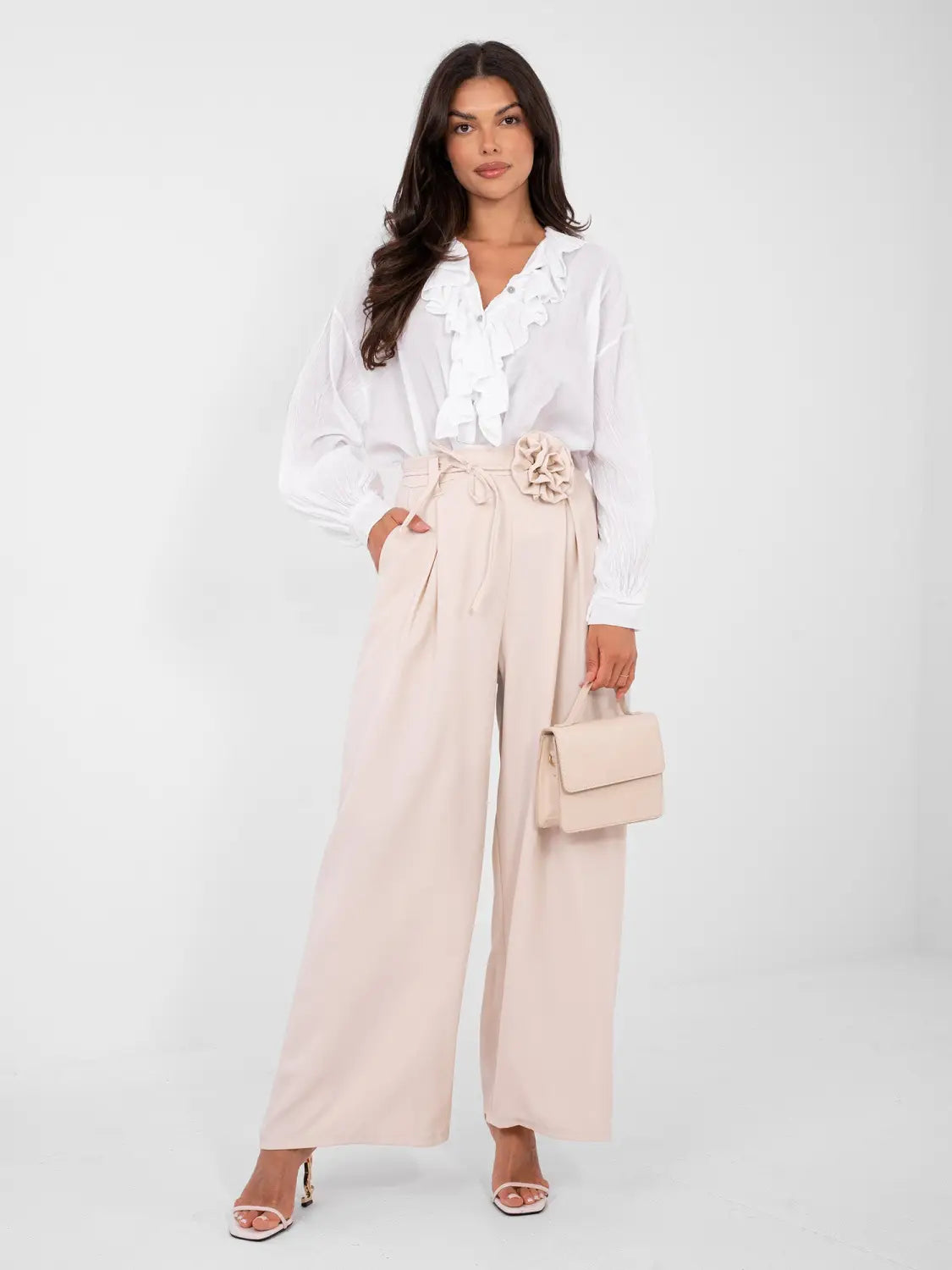 Pantaloni palazzo estivi: freschezza ed eleganza