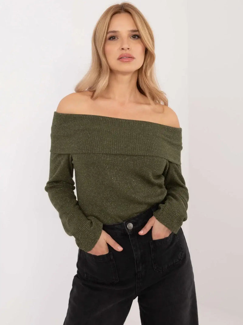 Top in maglia a costine verde oliva con spalle scoperte