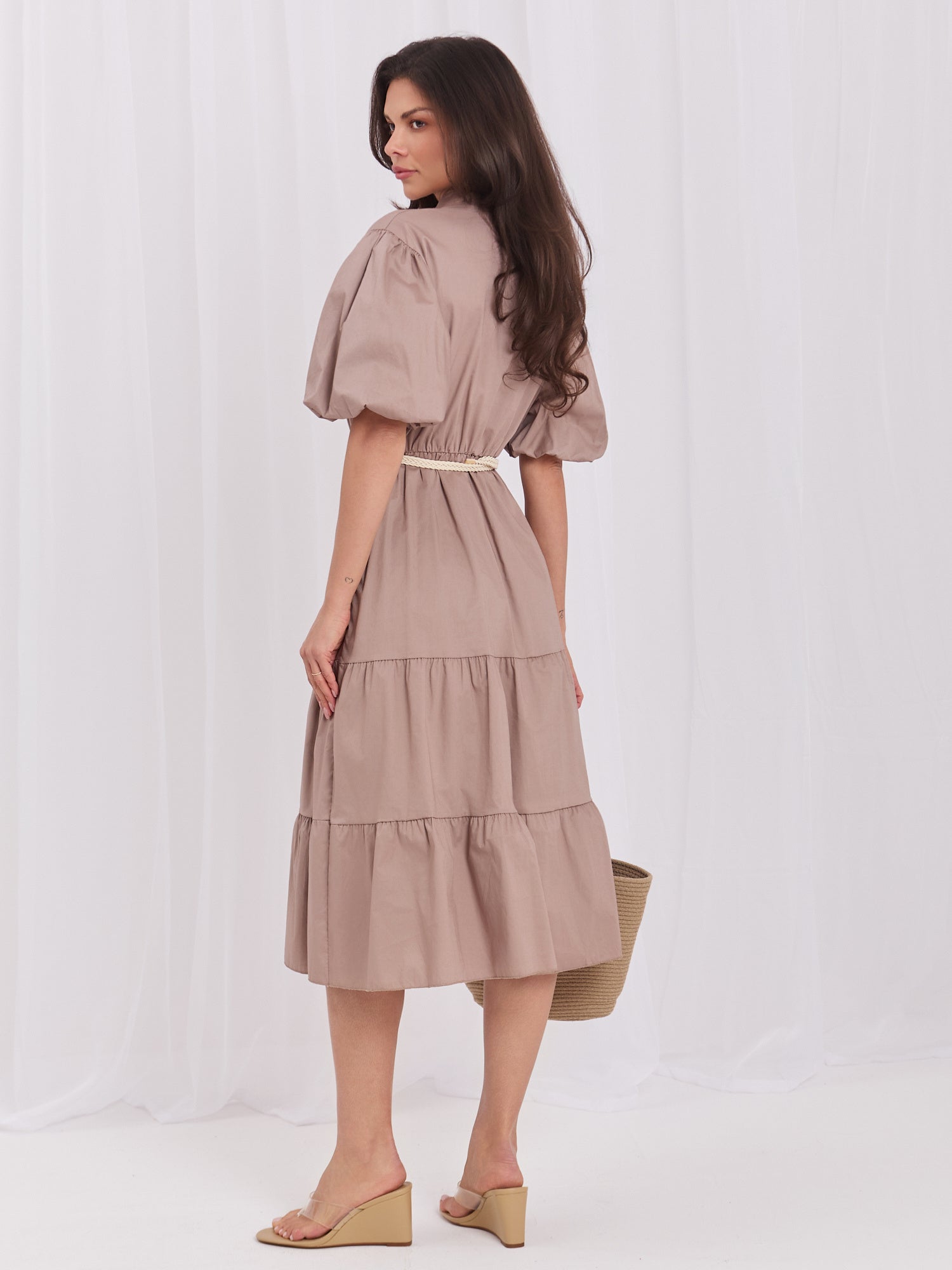 Vestito in cotone midi con balza e cintura – abito estivo