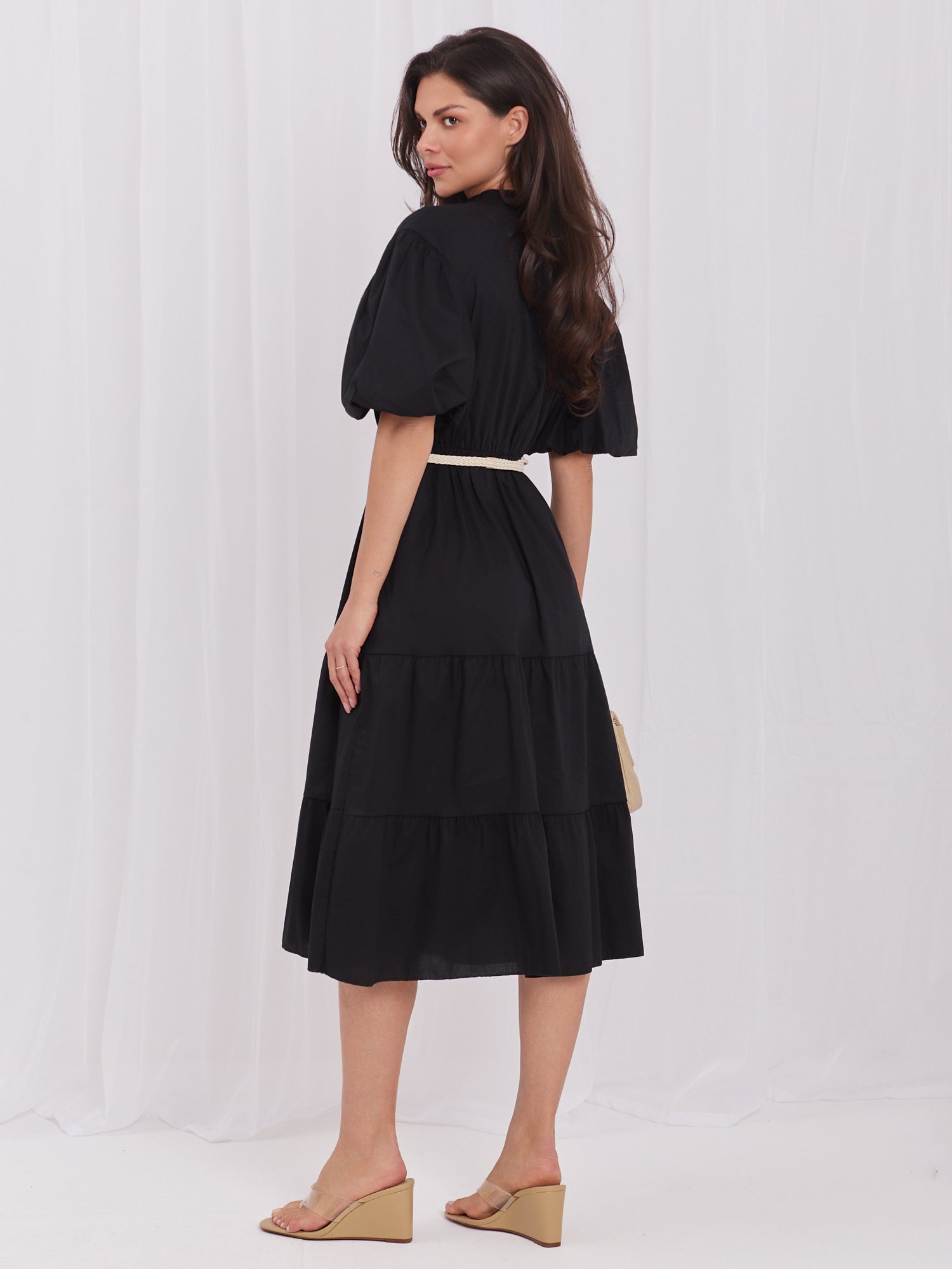 Vestito in cotone midi con balza e cintura – abito estivo