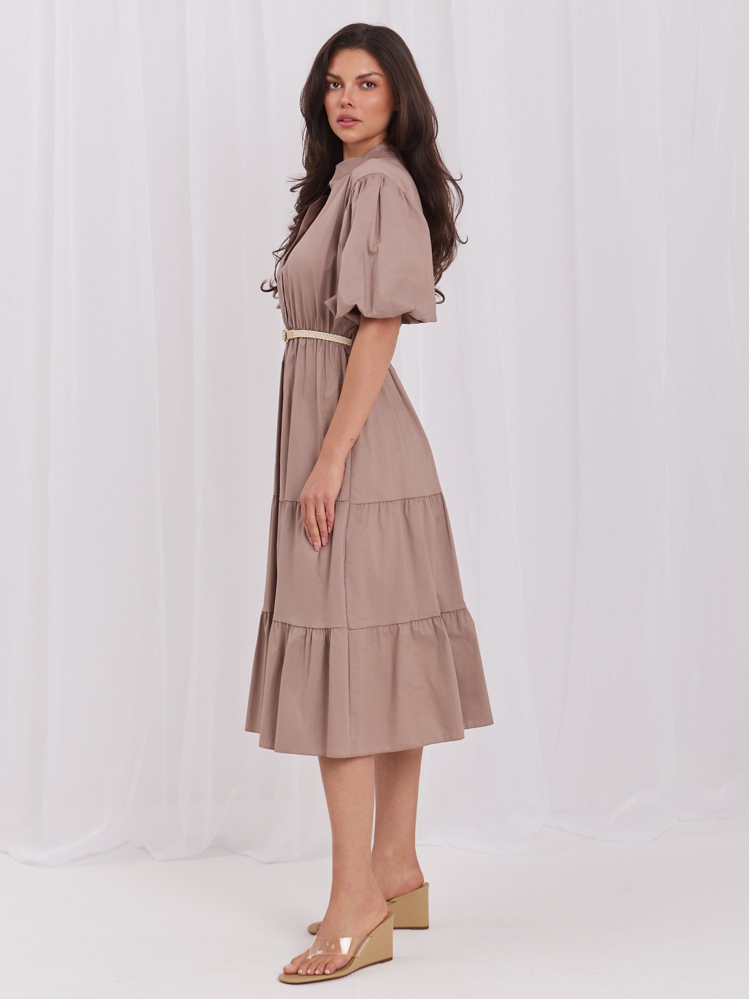Vestito in cotone midi con balza e cintura – abito estivo